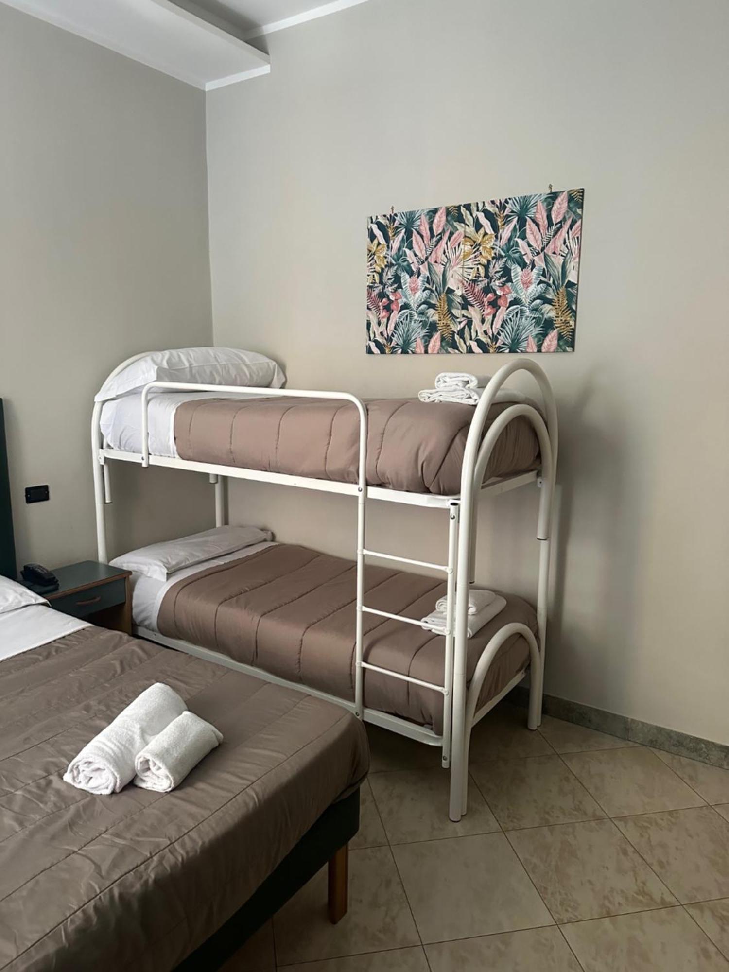Smart Station Hotel Napoli Eksteriør billede
