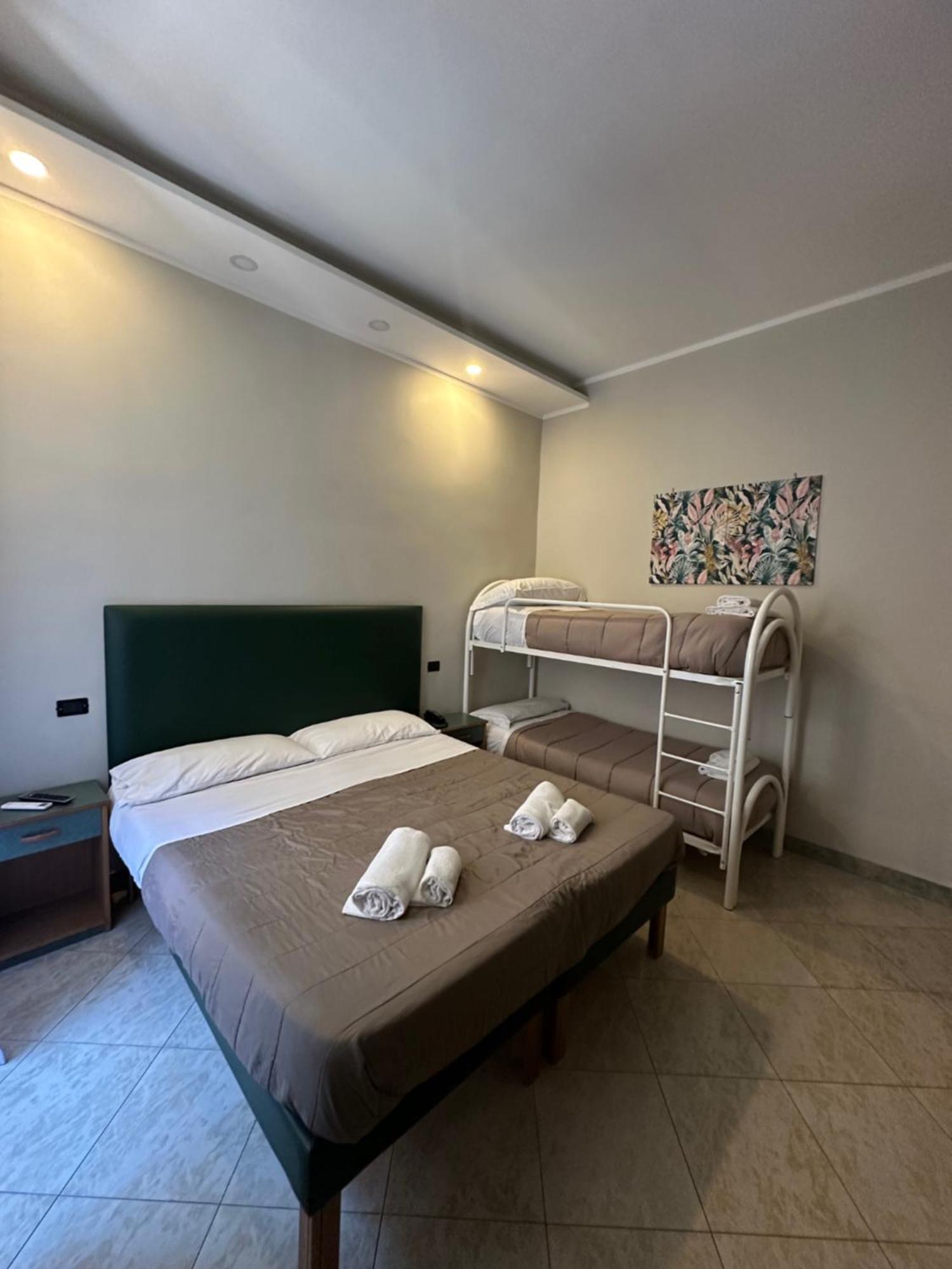 Smart Station Hotel Napoli Eksteriør billede