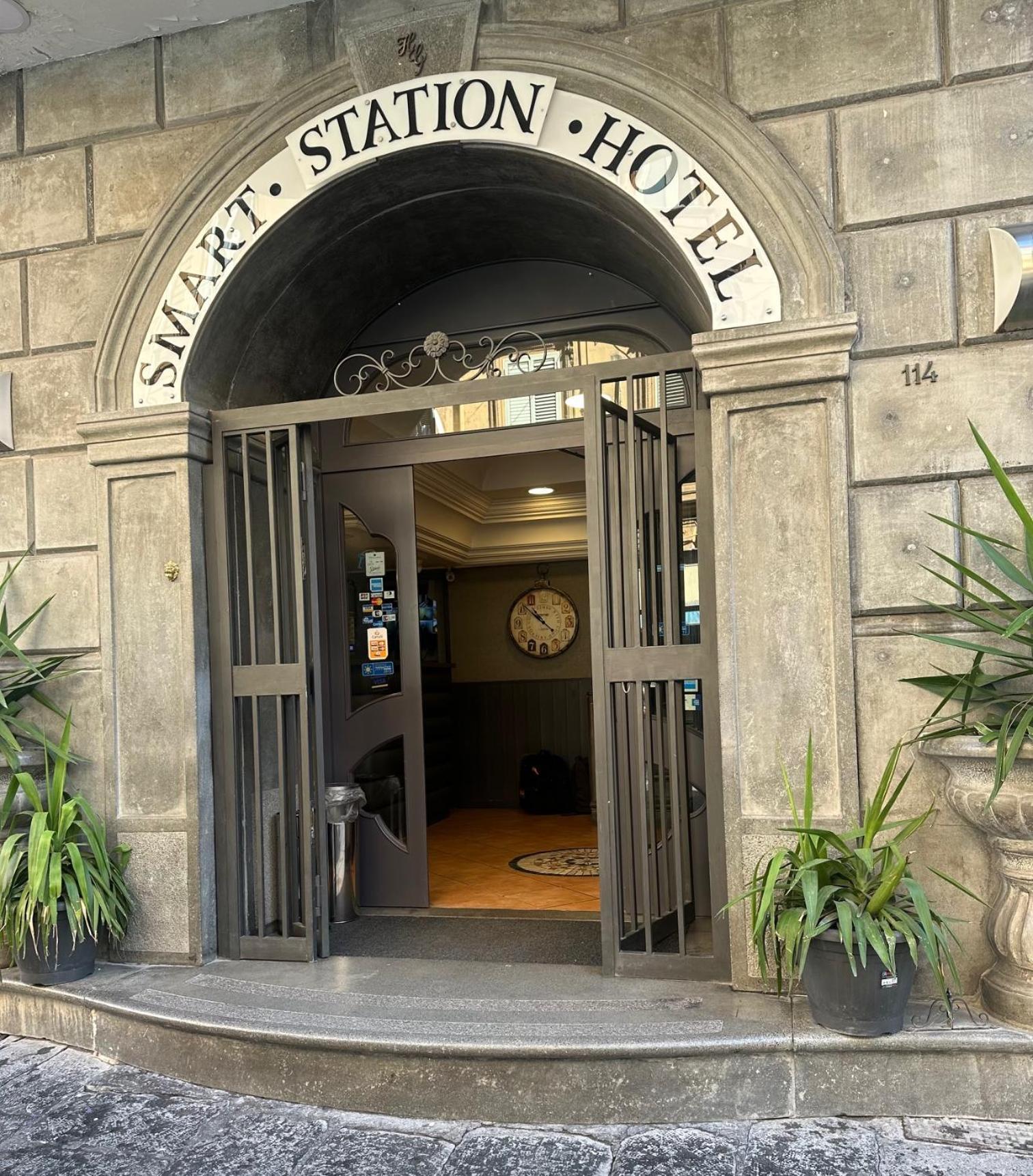 Smart Station Hotel Napoli Eksteriør billede